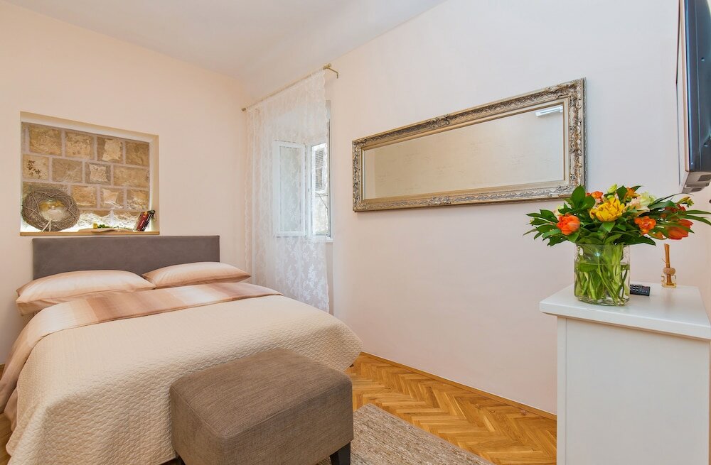 Фото Apartments and rooms Perla