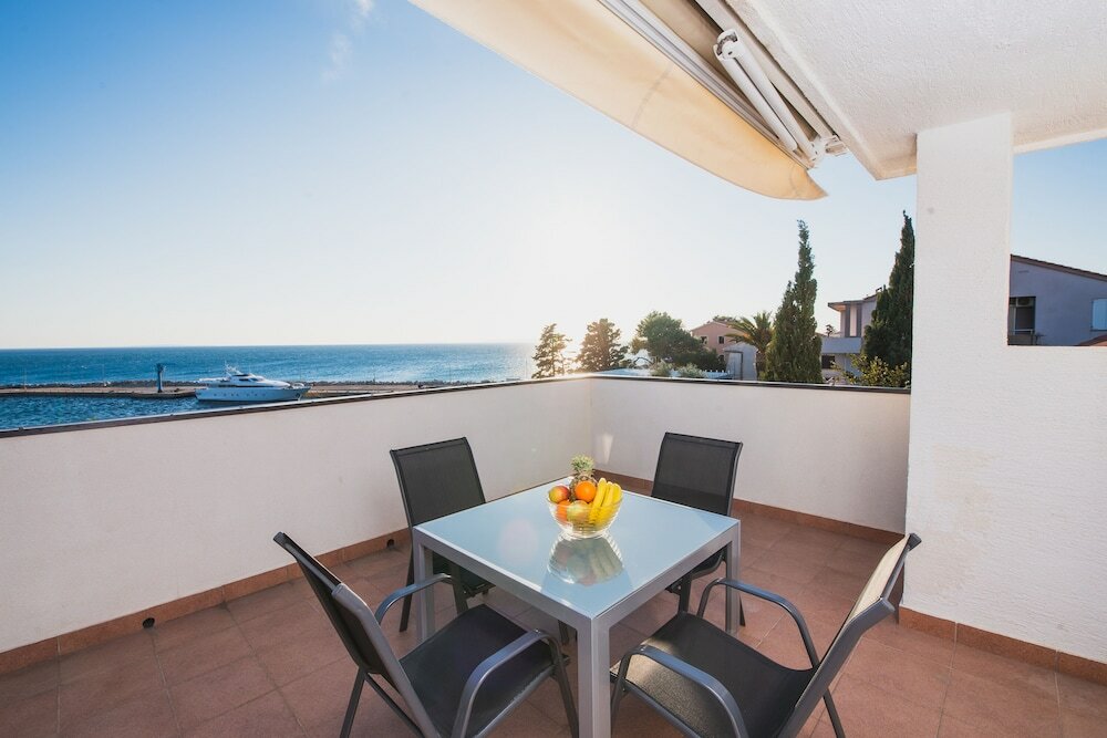 Фото Apartments by the Sea Semy