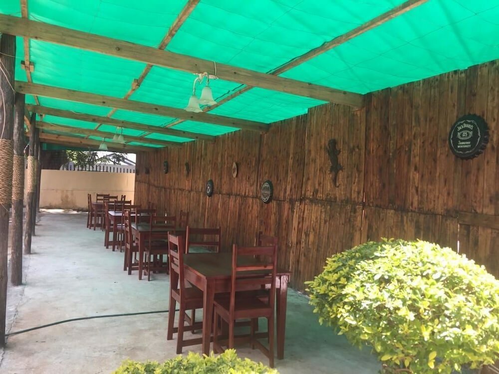 Фото Hooters Lodge