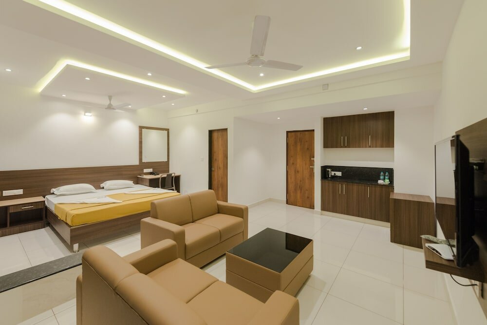Фото Hotel Karuna Residency