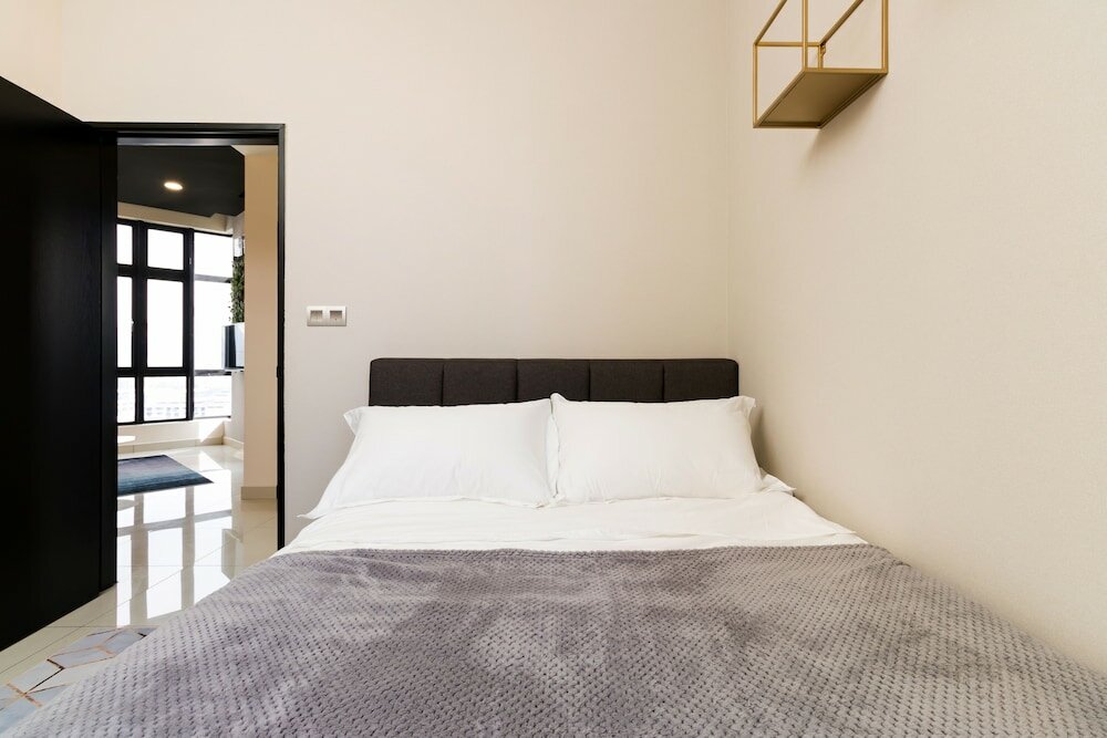 Фото J Dupion Boutique Suites by NowHere