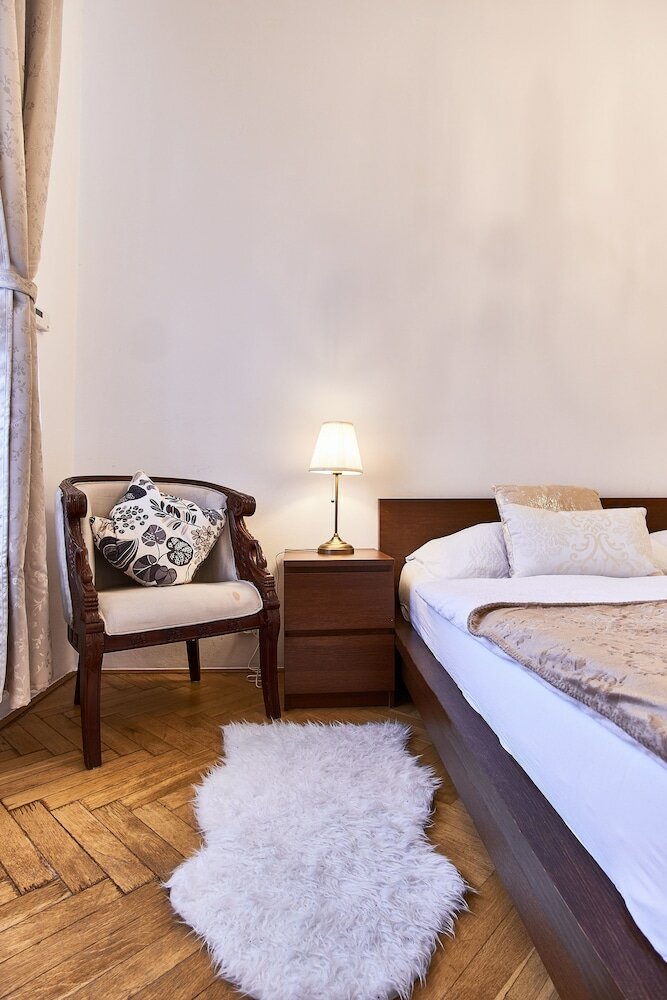 Фото Old Town Square Royal Apartment