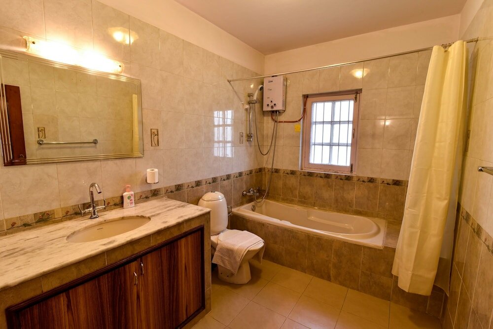 Фото Suburb Cafe & Inn