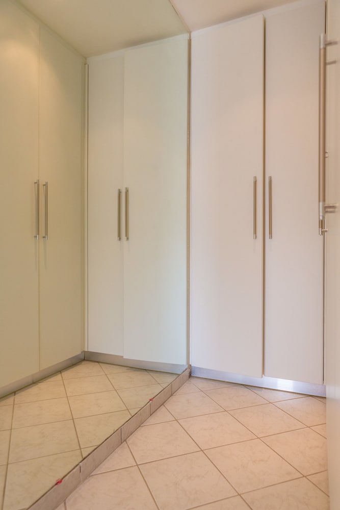 Фото Bright & Spacious two-floor Family Garden Home