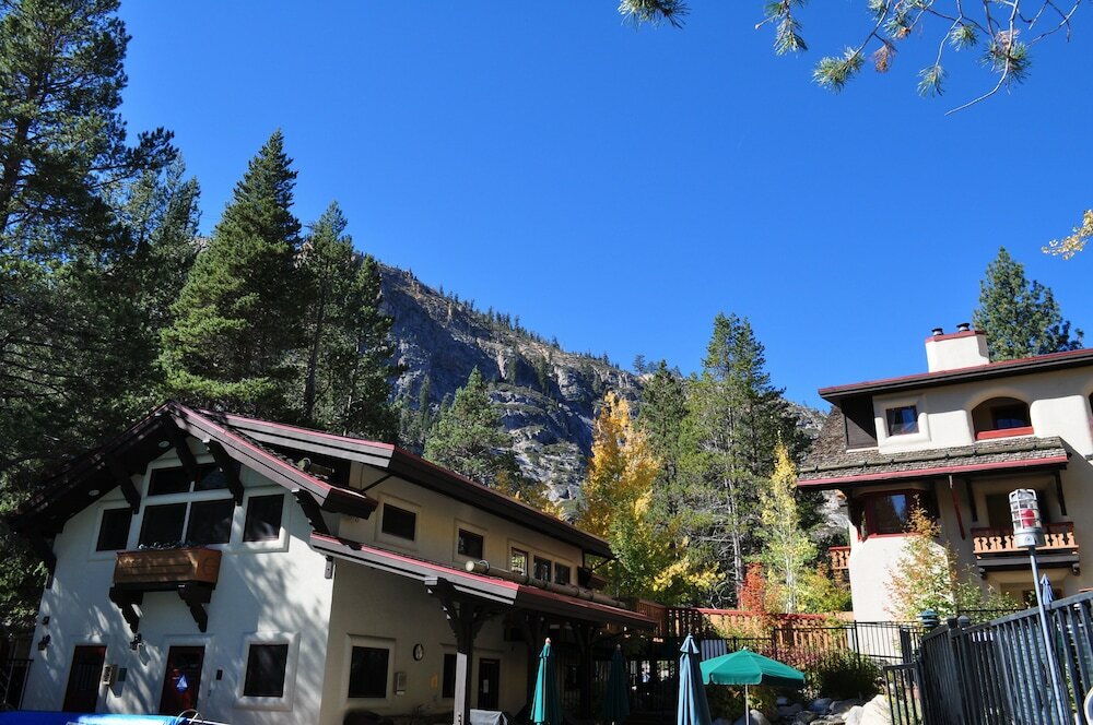 Фото GetAways at Olympic Village Inn