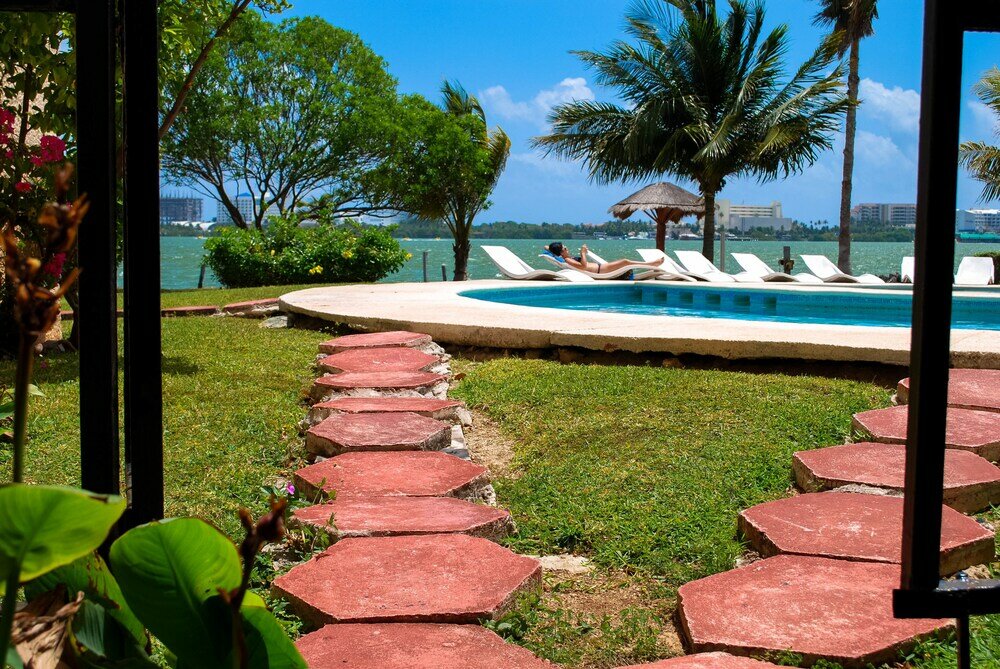 Фото Pok-Ta-Pok Guest House