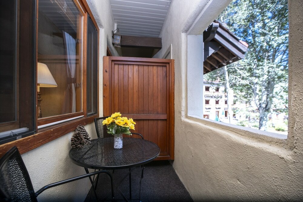 Фото GetAways at Olympic Village Inn