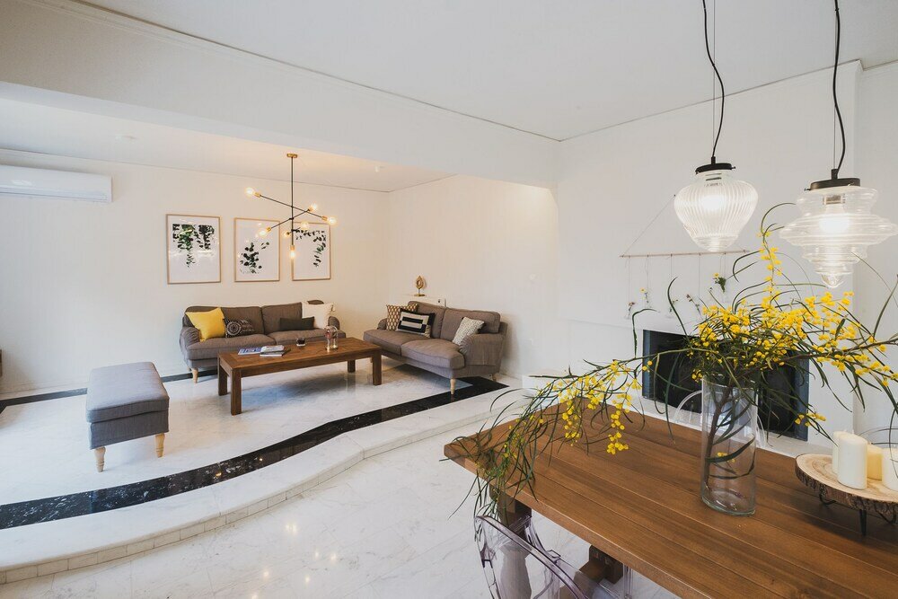 Фото Mid-Century Modern Villa Vintage Charm