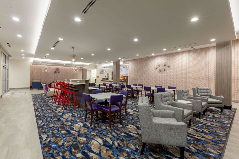 Фото La Quinta Inn & Suites by Wyndham Lafayette Oil Center