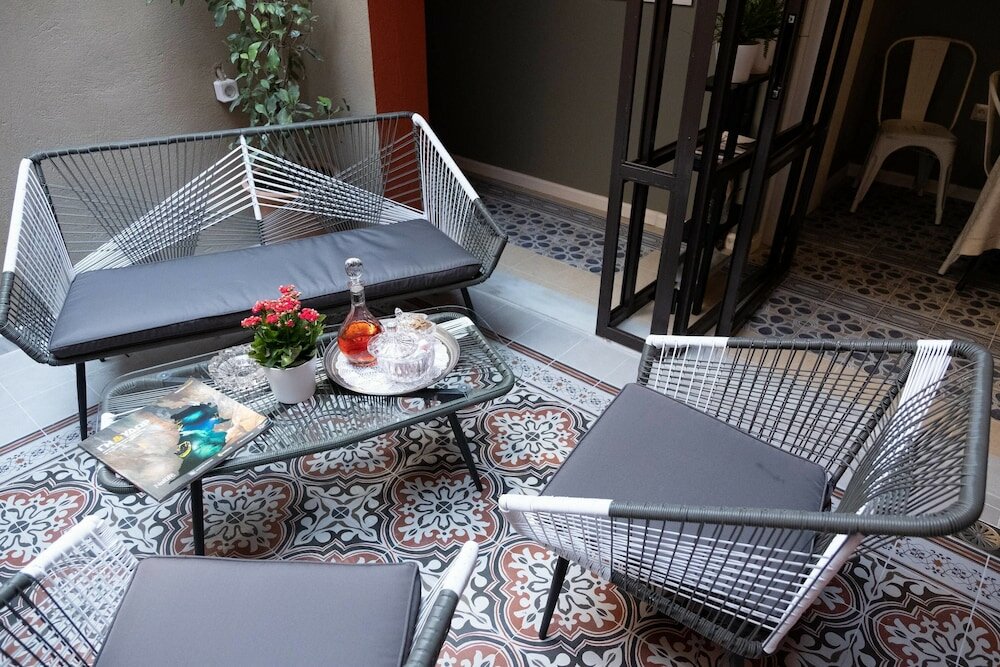 Фото Athenian Yard Suites