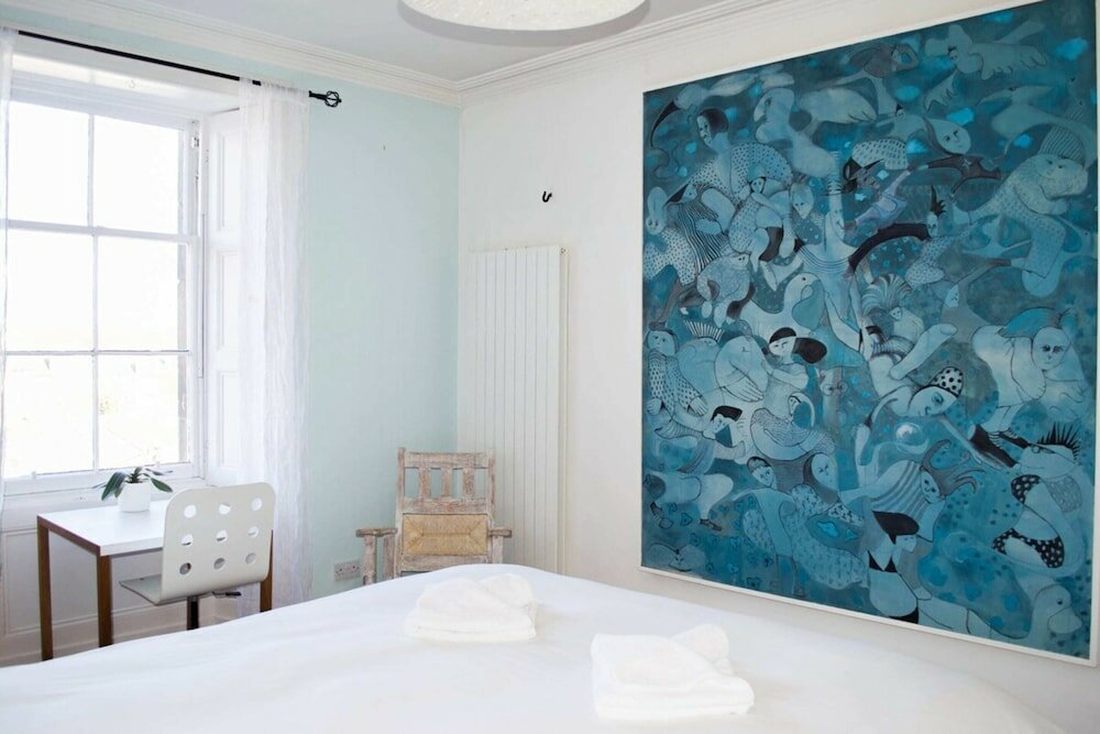 Фото Stylish Four Bedroom Stockbridge Home