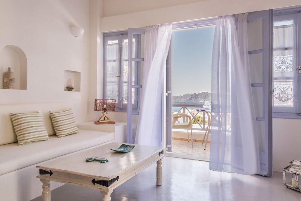 Фото Black Diamond Suites - Adults Only