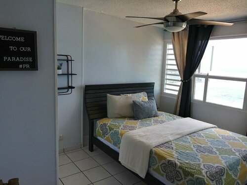 Гостиница Breezy Beachfront apt. View of Paradise