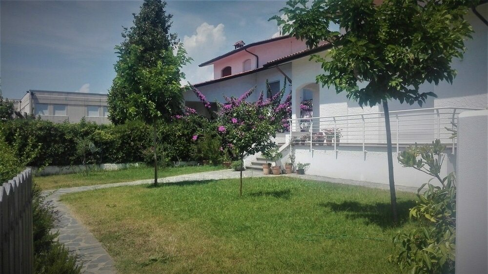 Фото La Bouganville B&b