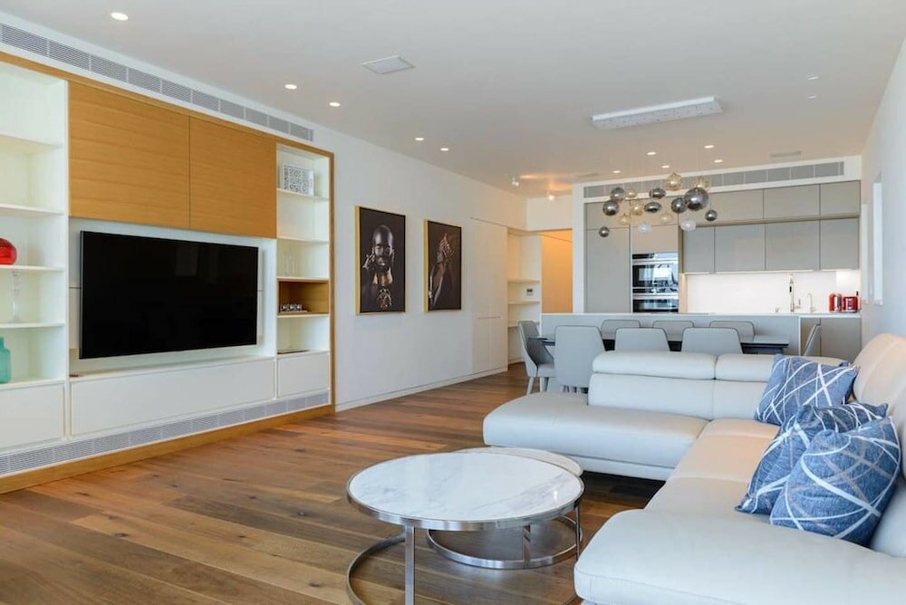 Фото Luxury 2br on the water by HolyGuest