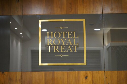 Гостиница Hotel Royal Treat в Сурате