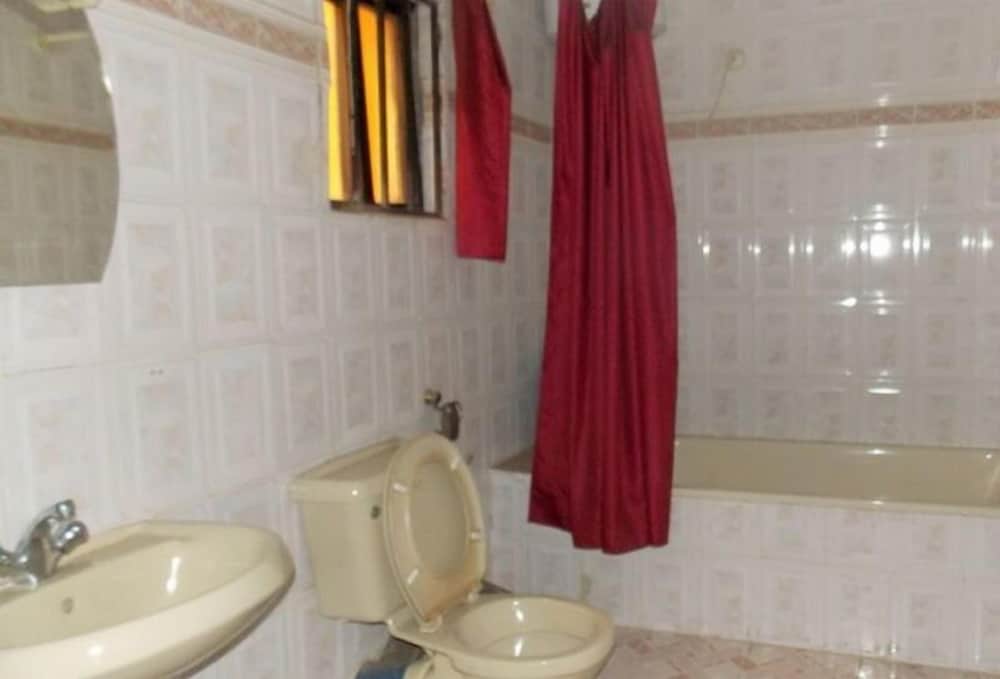 Фото Royal Paragon Hotel