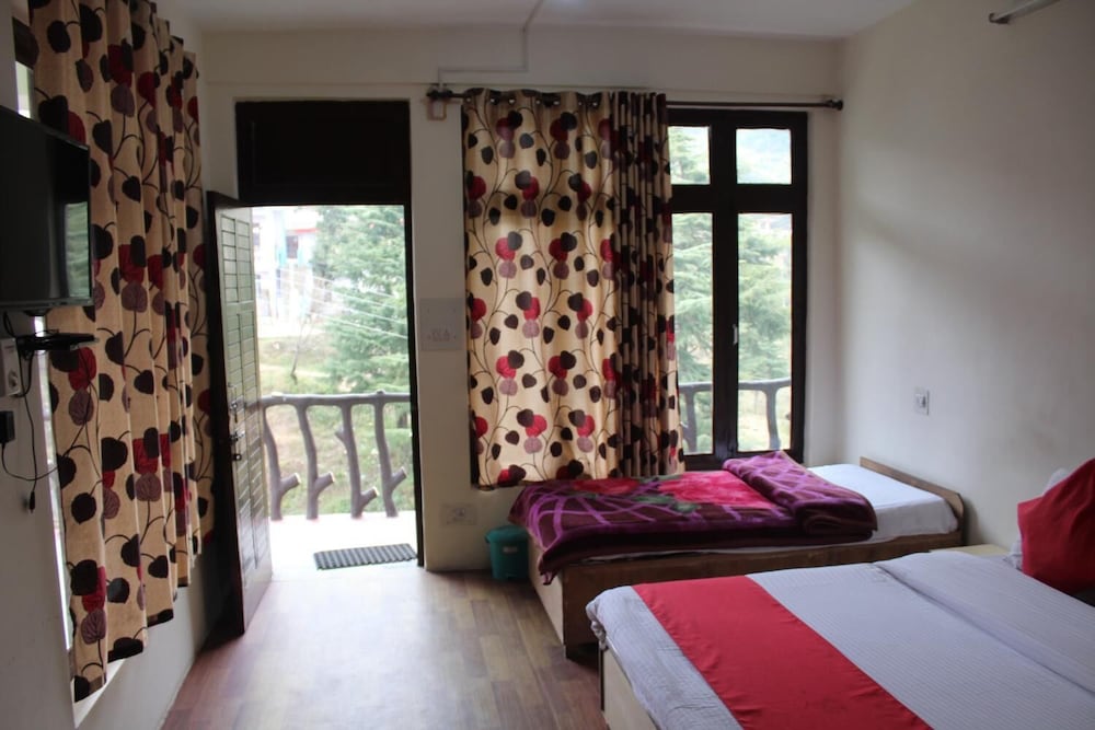 Фото Hotel Pine Spring