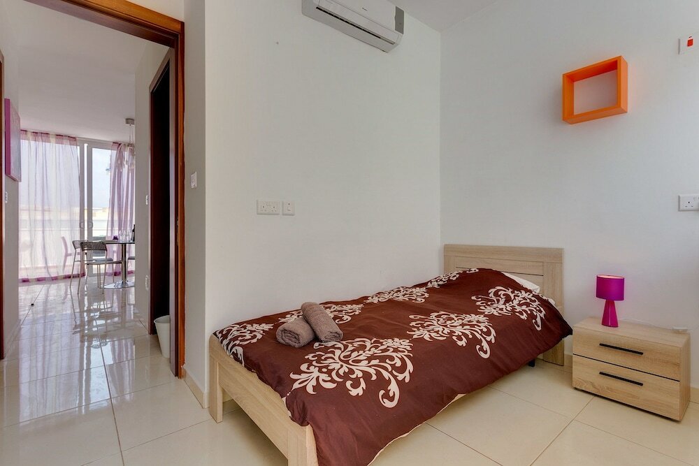 Фото Modern Penthouse in the Heart of Saint Julian's