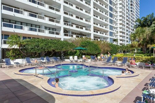 Гостиница The Terrace on the Bay Close to Miami Beach в Майами