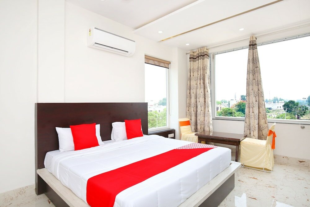 Фото Oyo 40417 Hotel Grand Taj