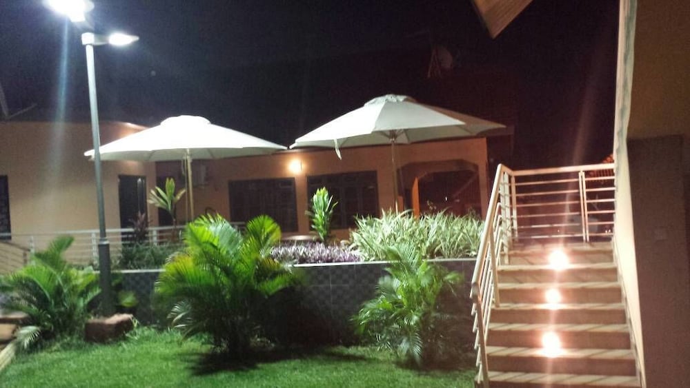 Фото Ponderosa Travel Lodge