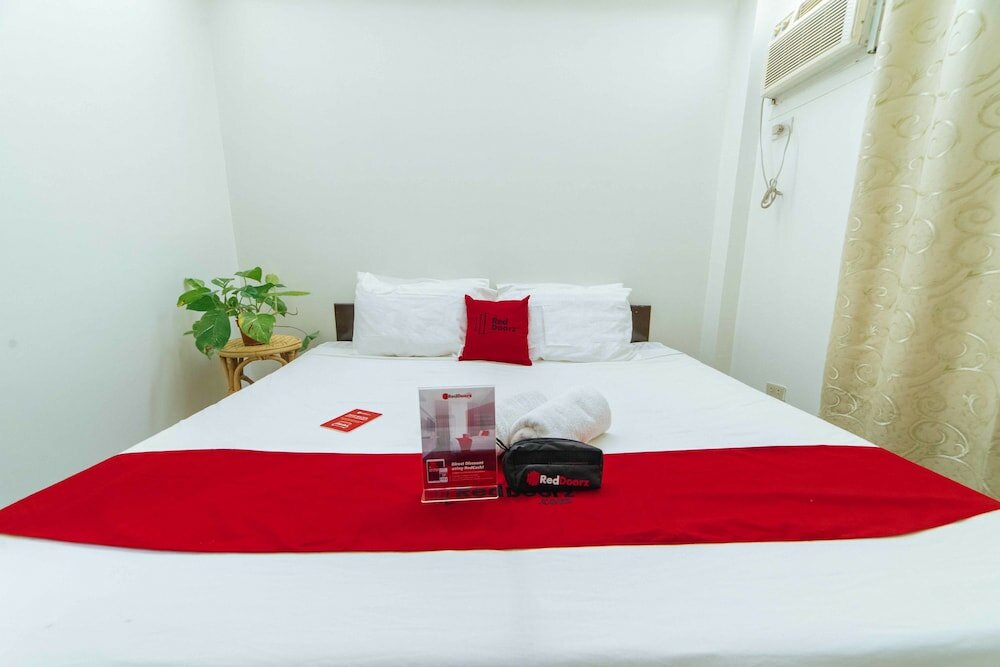 Фото RedDoorz Ledesco Avenue Lapaz Iloilo