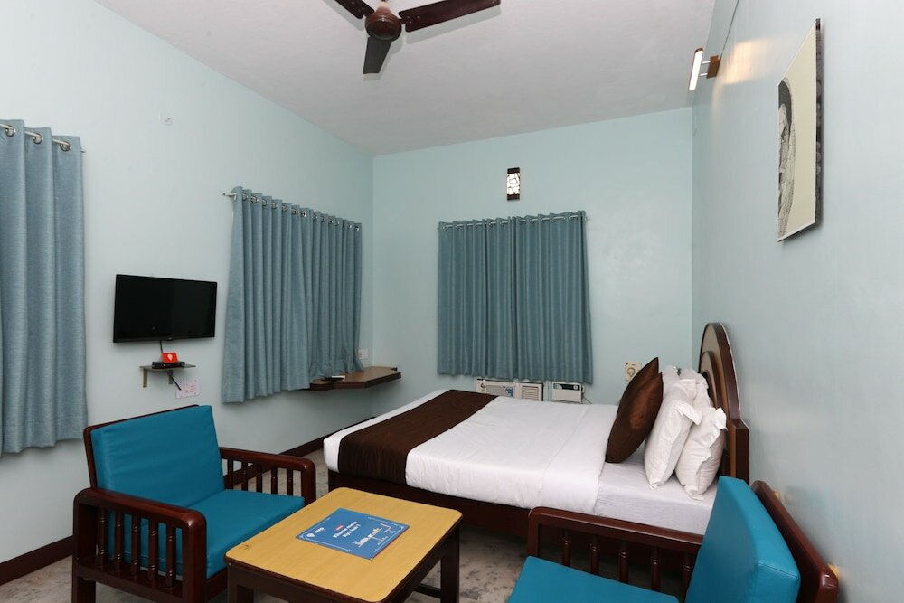 Фото Oyo 7829 Santhi inn