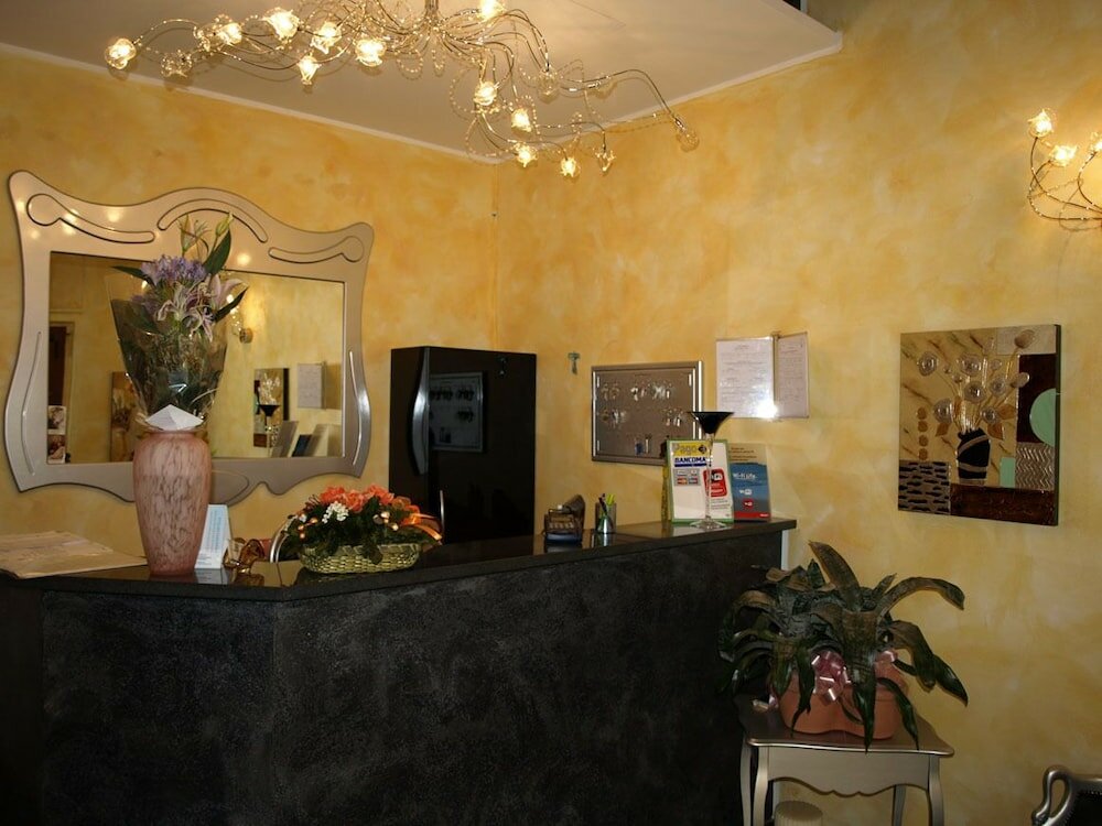 Фото Hotel Karol