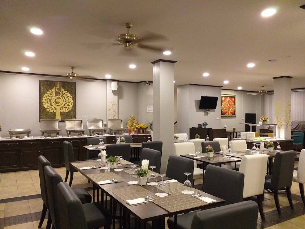 Фото Ratana Hotel