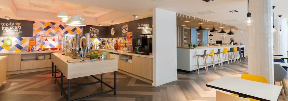 Фото Hampton by Hilton Antwerp Central Station