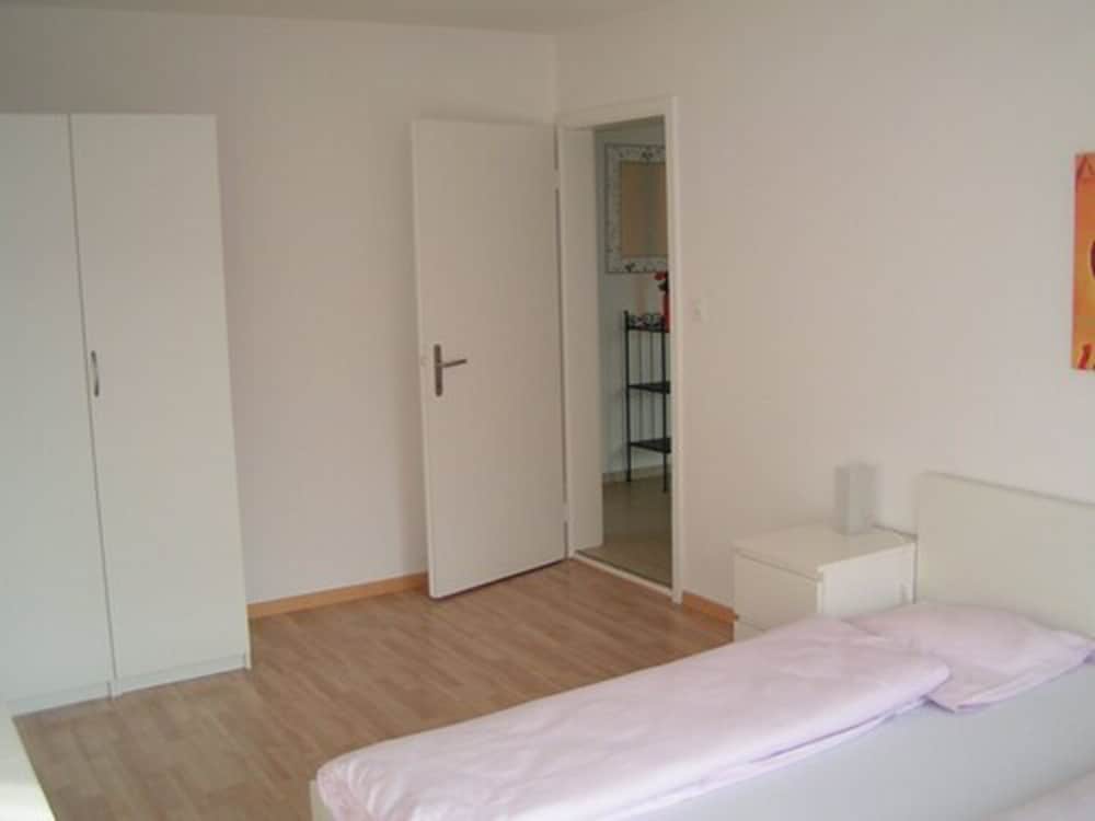 Фото Swiss Star Oerlikon Station