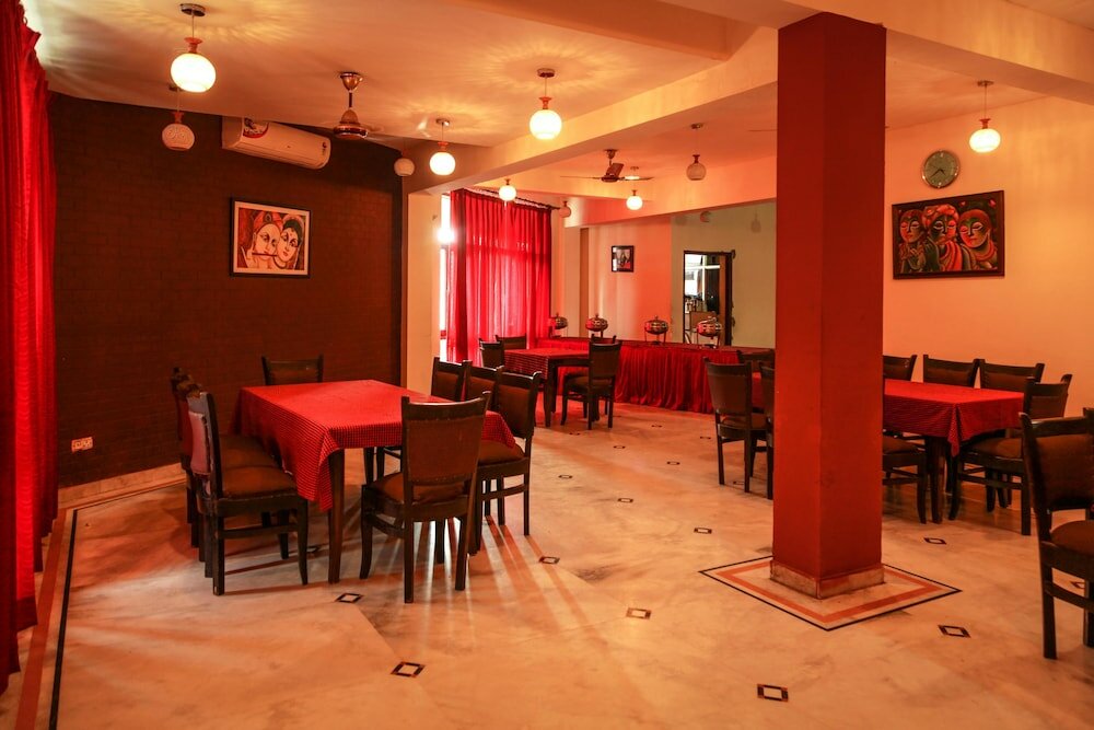 Фото Hotel Neeraj Bhawan