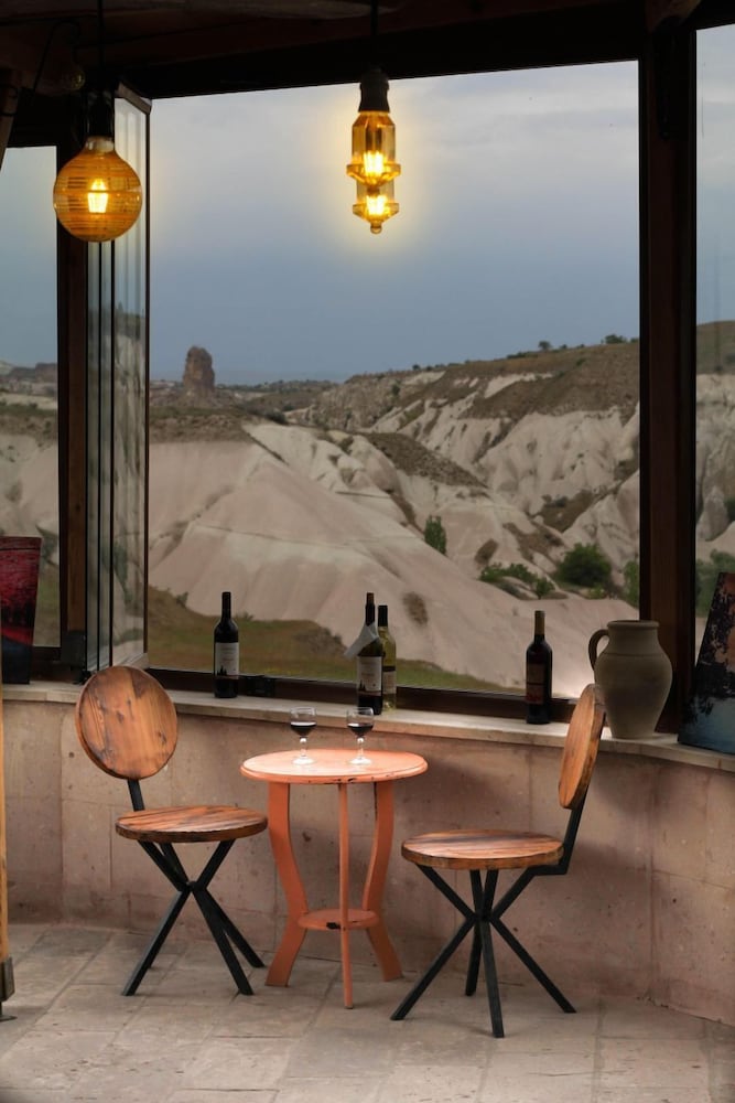 Фото Valley Inn Cave Hotel