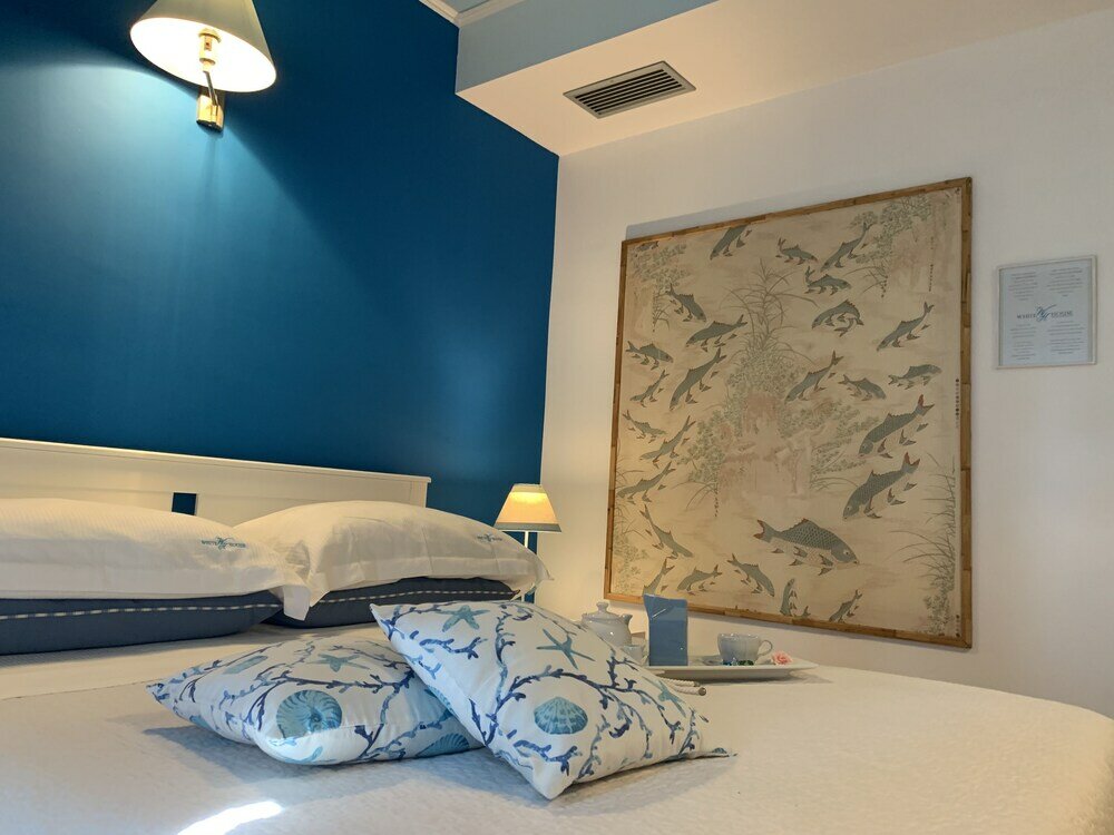 Фото White House Luxury Hospitality