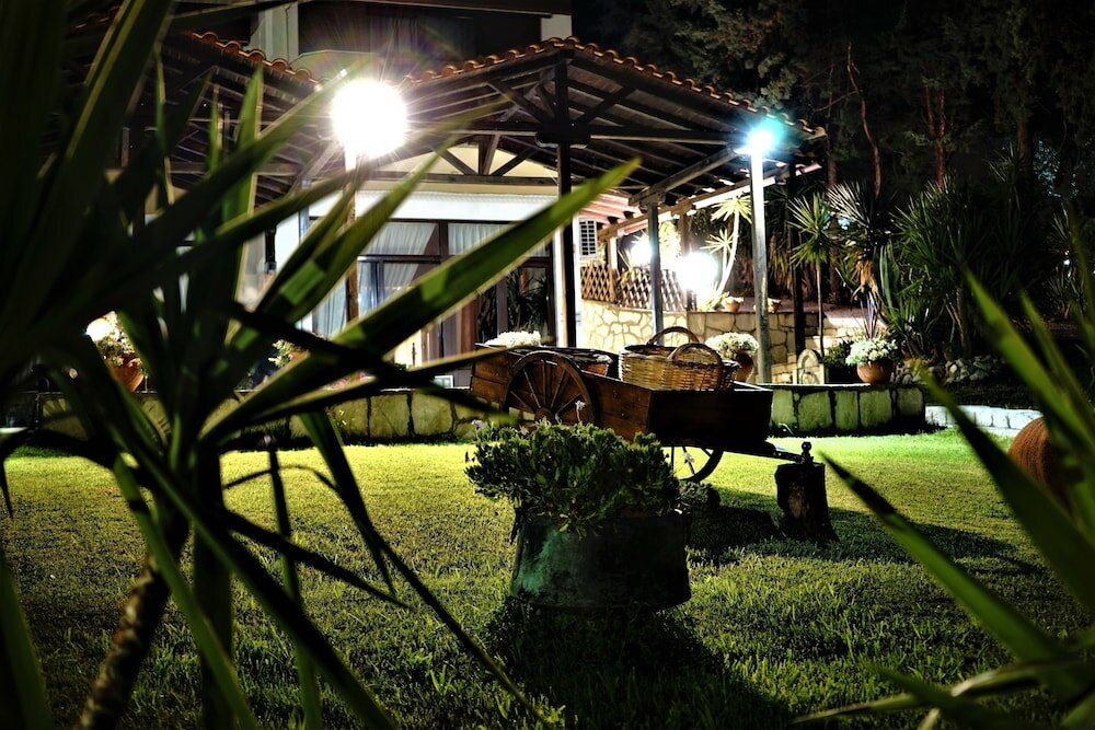 Фото Pension Karvounoskala