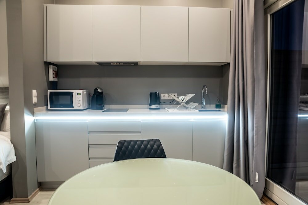 Фото Black Beach Suites