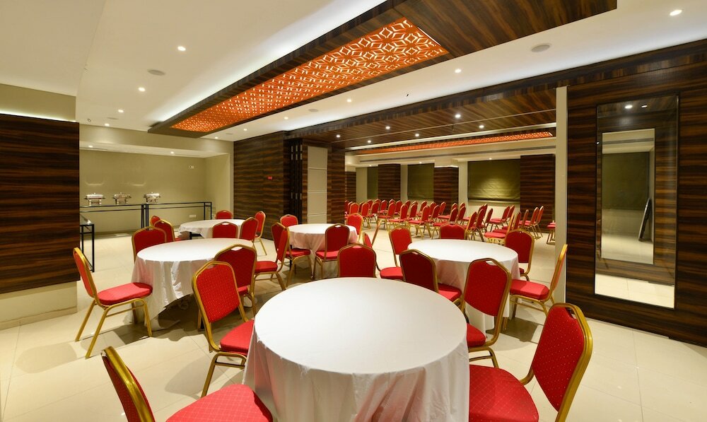 Фото Treebo swastik