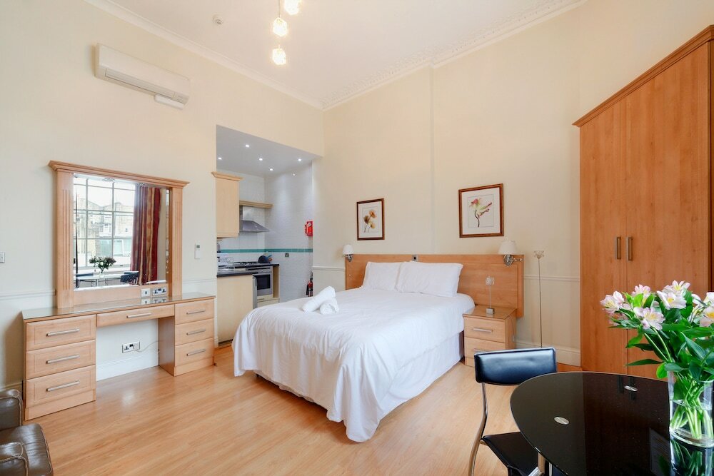 Фото Baker Street Suites