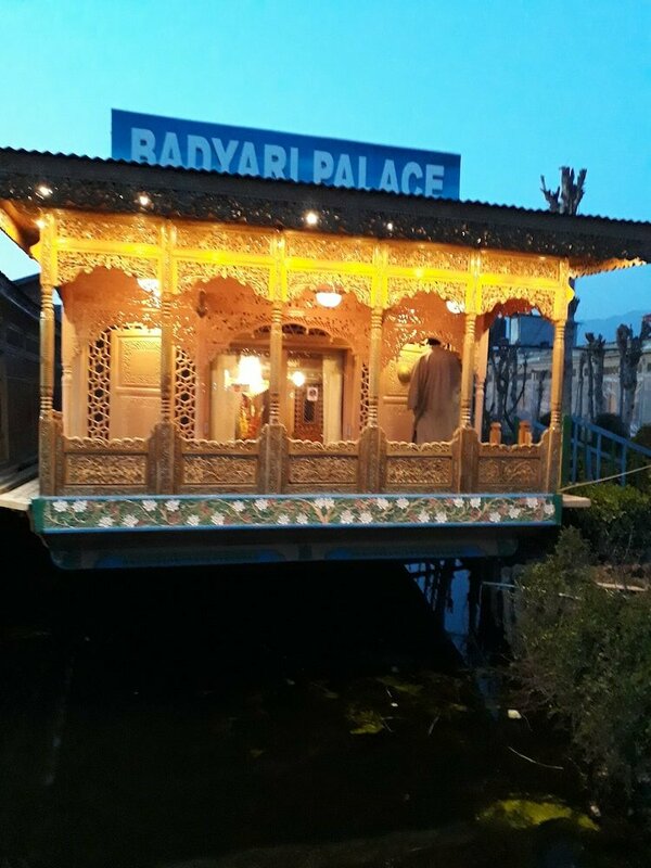 Гостиница Luxury Inn Badyari Palace Houseboats в Сринагаре
