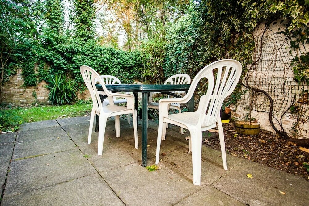 Фото Charming Peaceful 2 Bed with Parking and Garden