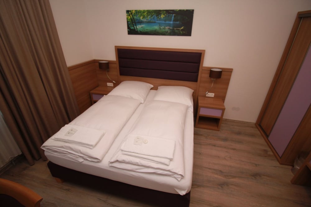 Фото Slamba Hostel Augsburg