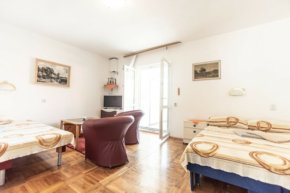 Фото Apartments Kiwi Karin