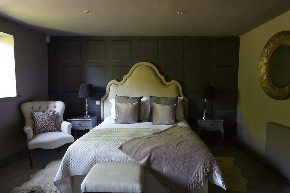 Фото Horse and Groom