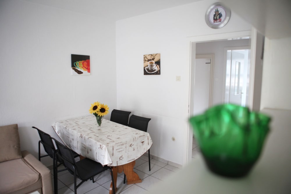 Фото White House Bochum Ehrenfeld