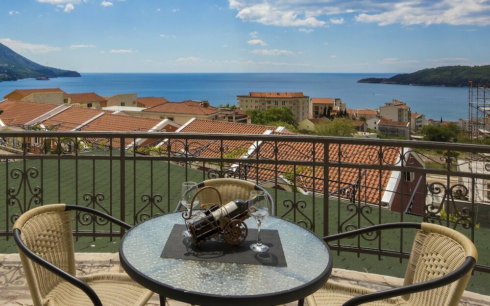 Фото Adriatic Hill Apartments