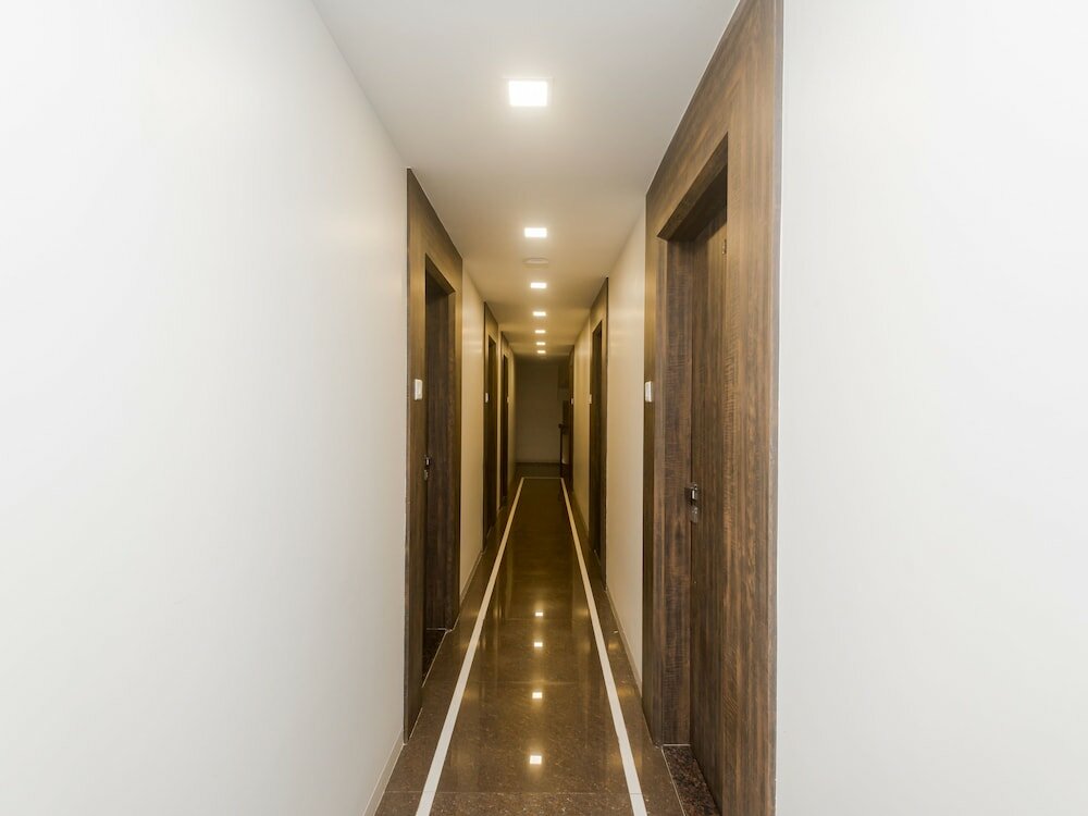 Фото Oyo 10650 Hotel Lotus Residency