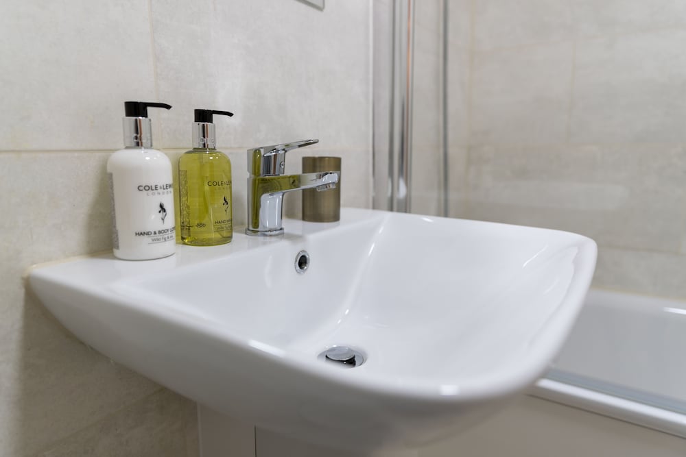 Фото London Heathrow Serviced Apartments