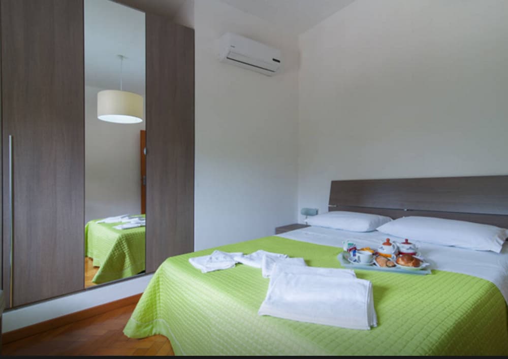 Фото Cream & Caramel bed