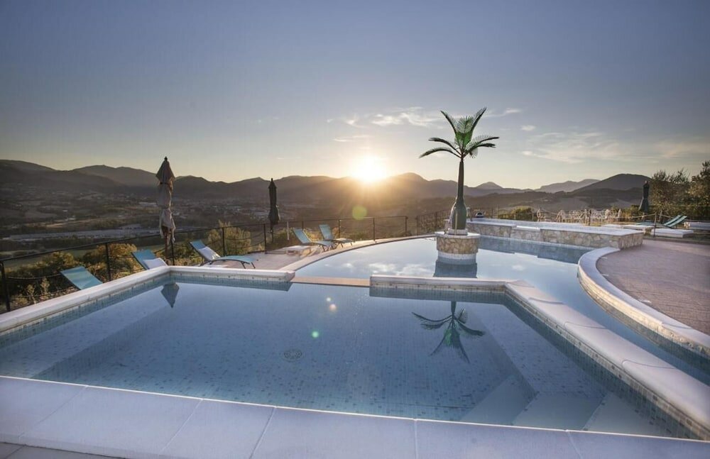 Фото La Castellaia Resort